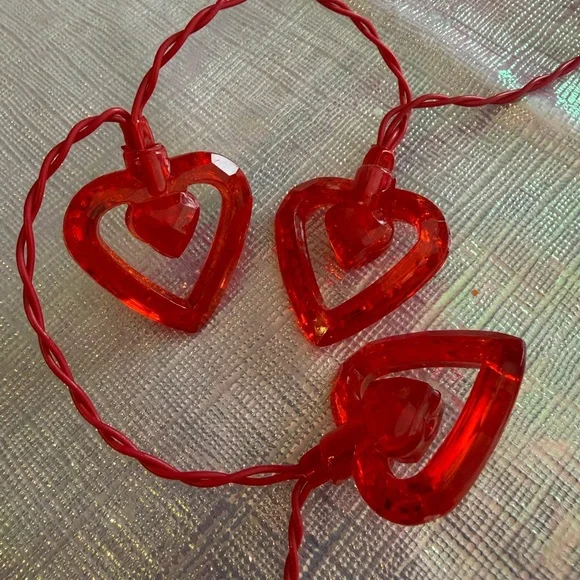 Red Heart design Valentine Light Up Necklace ❤️ (plastic) - Picture 3 of 3